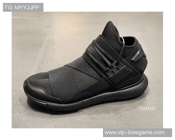 山本耀司设计的足球鞋如何融合时尚与运动性能的完美平衡